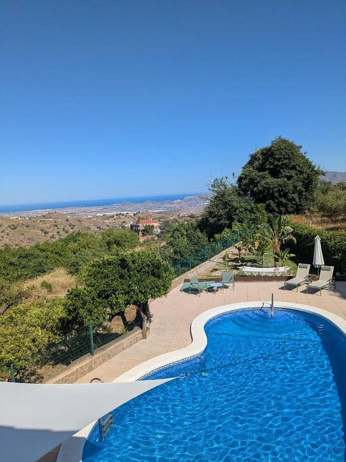 Apartamento de vacaciones para 2 personas, con terraza además de piscina y jardín - 1