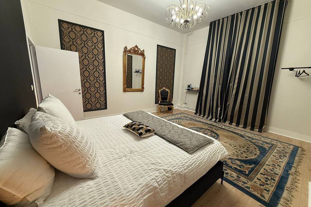Exceptional villa on the banks of the Meuse. 4 bedrooms, garden, jacuzzi, brazier in Profondeville, Namur (region)