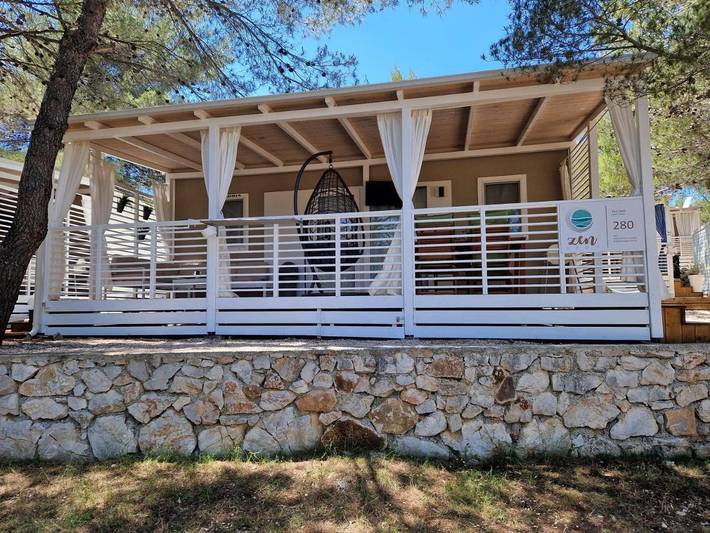 Camping pour 6 personnes, avec jardin et vue, animaux acceptés à Tisno - 4