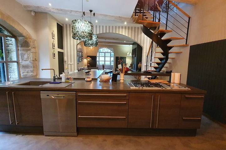 Gîte pour 17 personnes, avec jardin ainsi que piscine et jacuzzi à Gallargues-le-Montueux - 2