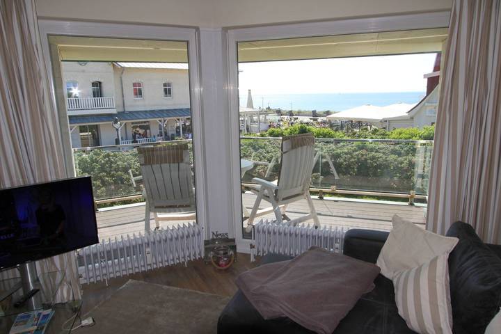 Ganze Wohnung, Hochwertig eingerichtete Ferienwohnung in bester Lage mit seitlichem Meerblick in Wenningstedt, Sylt