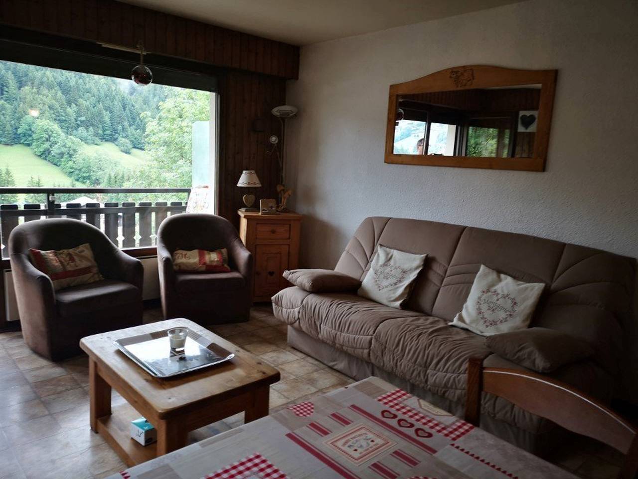 Apartamento entero, Luminoso apartamento de 3 piezas en estilo saboyano - 52m² - 7 personas, cerca del centro y remontes in Le Grand-Bornand, Región de Annecy