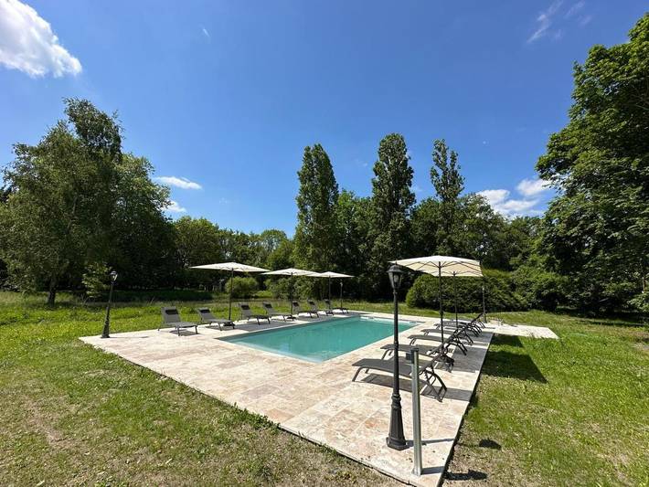 Cottage pour 23 personnes, avec piscine et jardin ainsi que jacuzzi et terrasse à Chevillon-sur-Huillard