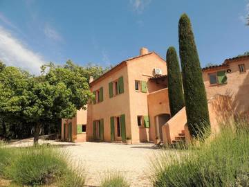 Cottage pour 2 personnes, avec piscine ainsi que vue et terrasse à La Bastidonne