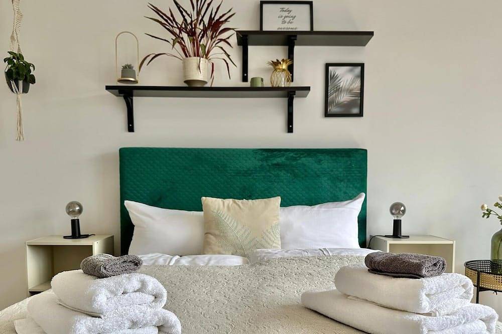 Appartement entier, Close to the city center, balcony, parking space, lockable bike box with charging facility  in Deutsches Eck, Coblence