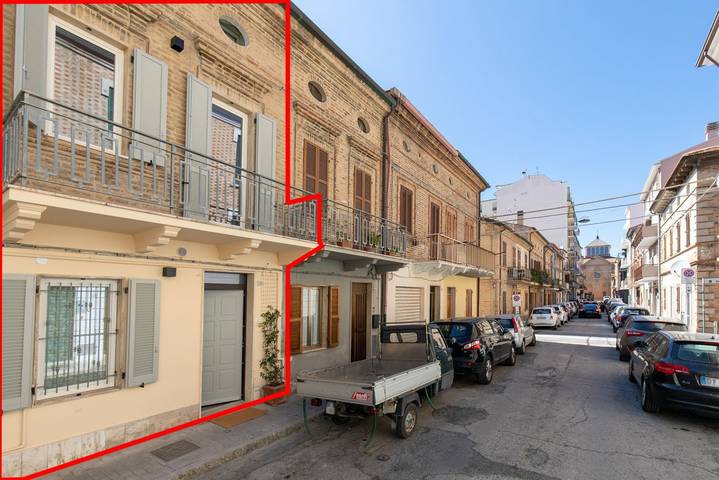 Entire apartment, [House for 8 People] Elegant & New Near the Sea in Civitanova Marche, Adriatic Coast Marken