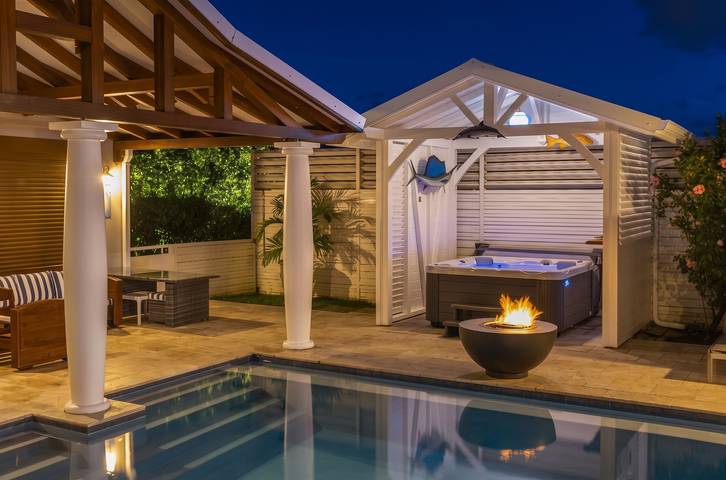 Chalet para 2 personas, con terraza y piscina además de jacuzzi y jardín - 1
