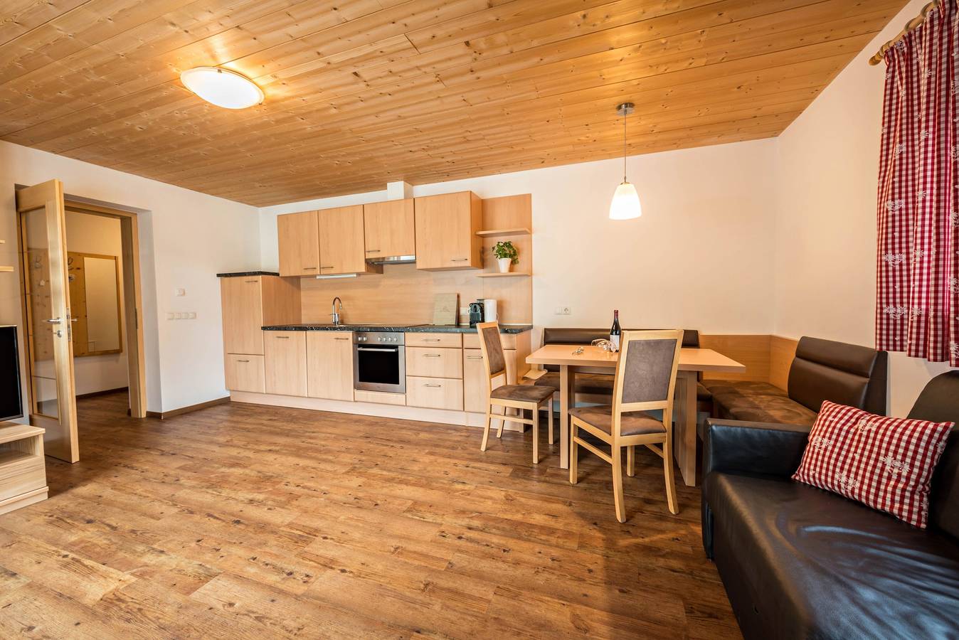 Ganze Wohnung, Ferienwohnung "Toni Verena" mit Bergblick, gemeinsamer Sauna & Garten in Schrambach, Feldthurns