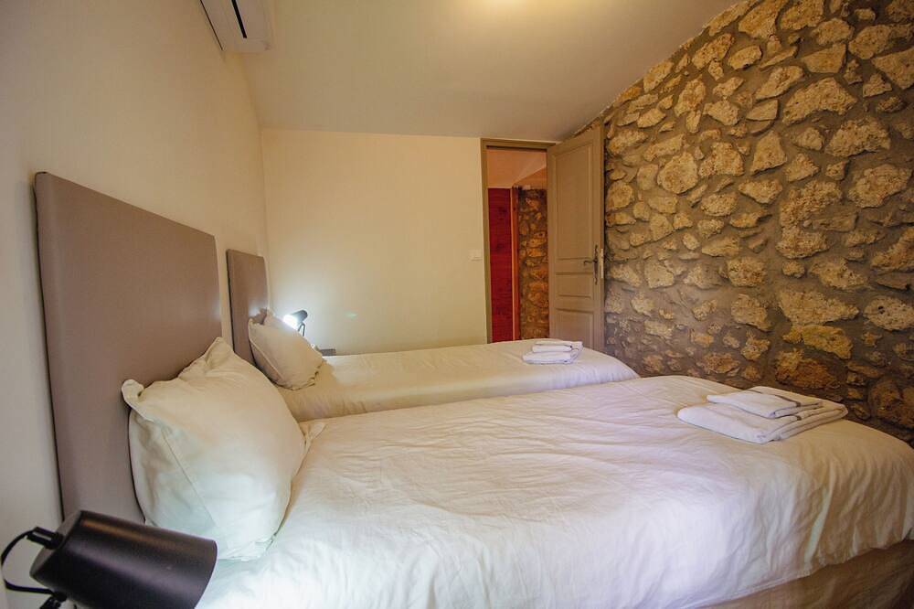 El anexo Mesnil, antigua casa renovada in Le Tourne, Región de Burdeos