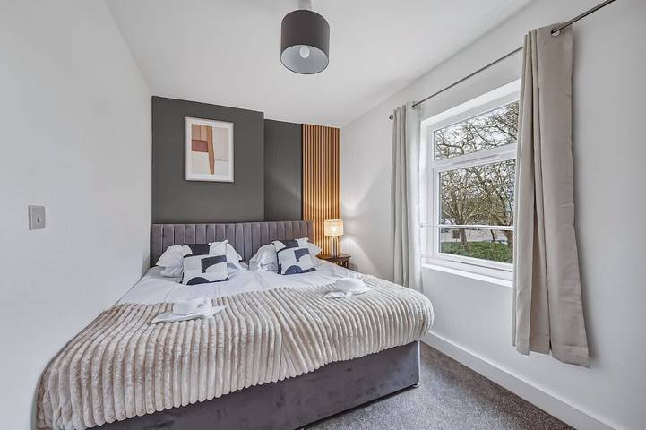 Contemporary House • Near the High Street • Free Parking • Fast WiFi  • Smart TV  • Yoko Property in Milton Keynes, Südostengland