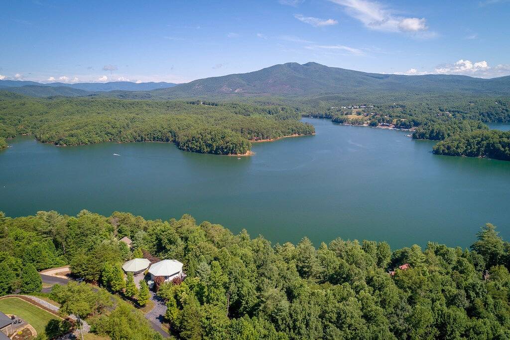 Lower rates/flexible calendar Waterfront Home w/ Private Dock and Mountain Views in Nebo, McDowell County