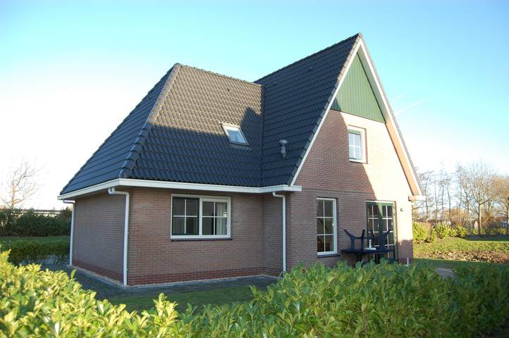 Ferienhaus für 10 Personen, mit Balkon/Terrasse und Terrasse sowie Garten und Sauna in Makkum - 2