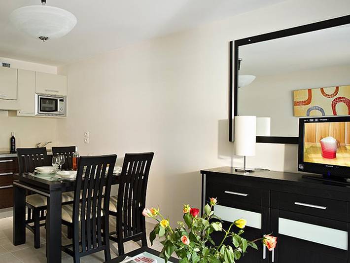 Ganze Wohnung, Résidence Carré Marine - Vacancéole - Wohnung 4 personen - 35 m² mit Terrasse in Mandelieu-la-Napoule, Massif de l'Esterel
