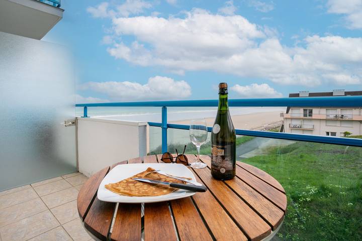 Appartement entier, Appartement 'En Front De Mer' avec Vue sur Mer, Terrasse Privée et Wi-Fi in Les Rosaires, Plérin