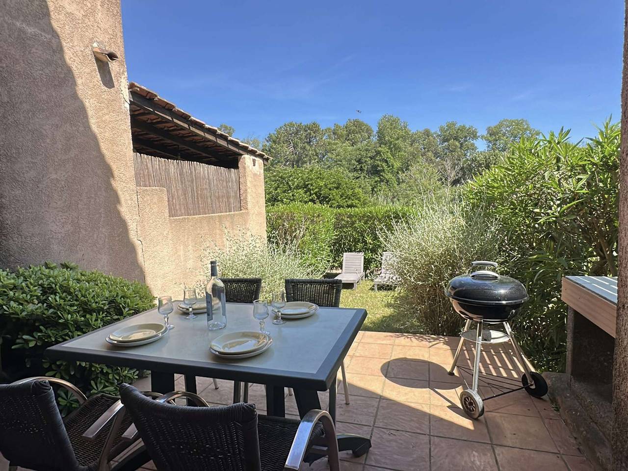 Mini-villa con aire acondicionado, terraza y parking cerca de la playa de Pinarello in Zonza, Distrito de Sartène