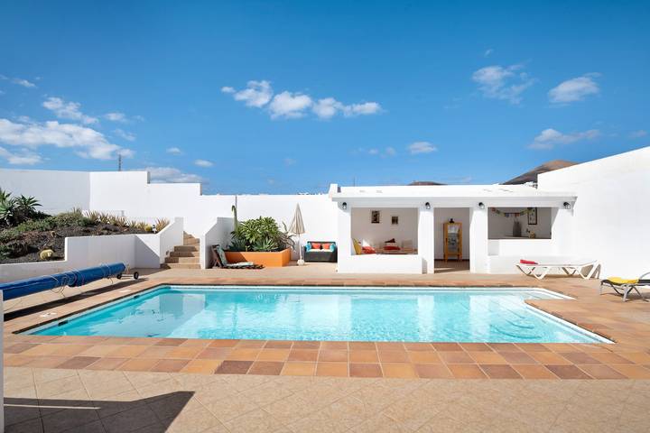 Ferienhaus "Casa Sol y Mar Tías" mit Meerblick, Gemeinschaftspool und Wlan in Tías, Lanzarote