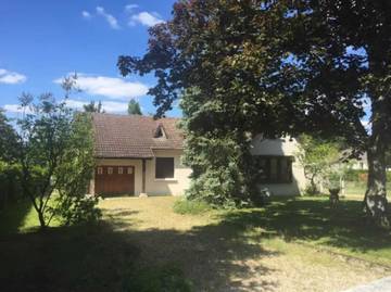 Location de vacances pour 8 personnes, avec terrasse à Vierzon