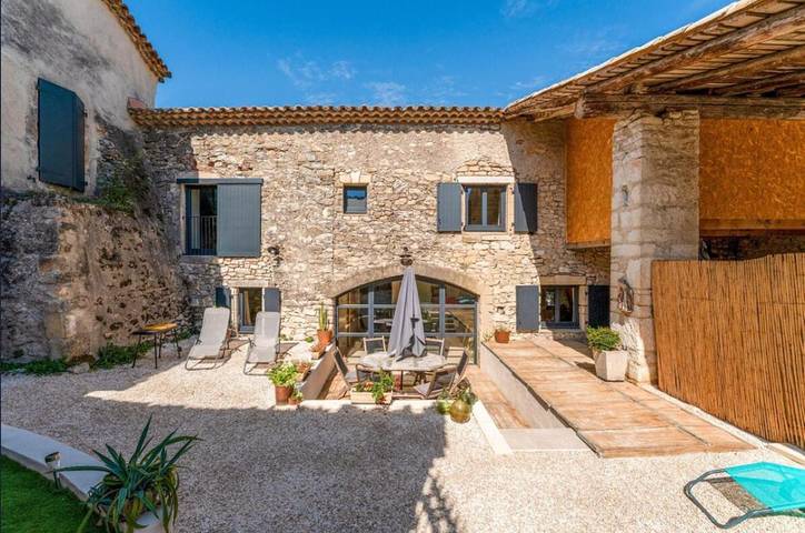 Location de vacances pour 8 personnes, avec Jacuzzi et Terrasse ainsi que Jardin et Vue à Moulézan