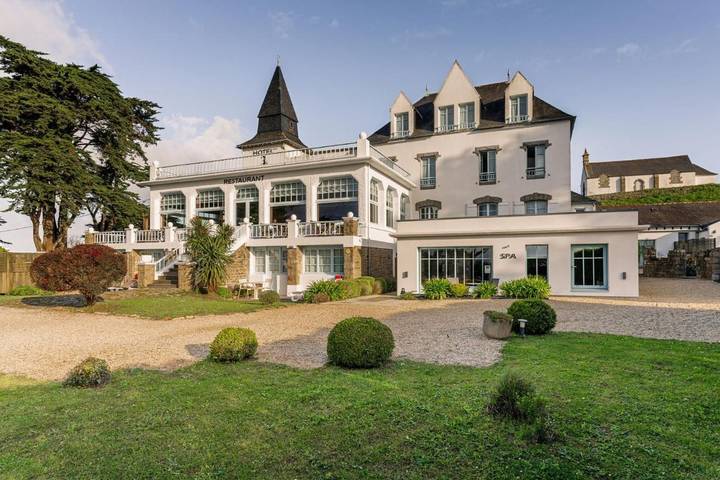 Hôtel pour 2 personnes, avec sauna ainsi que jardin et piscine