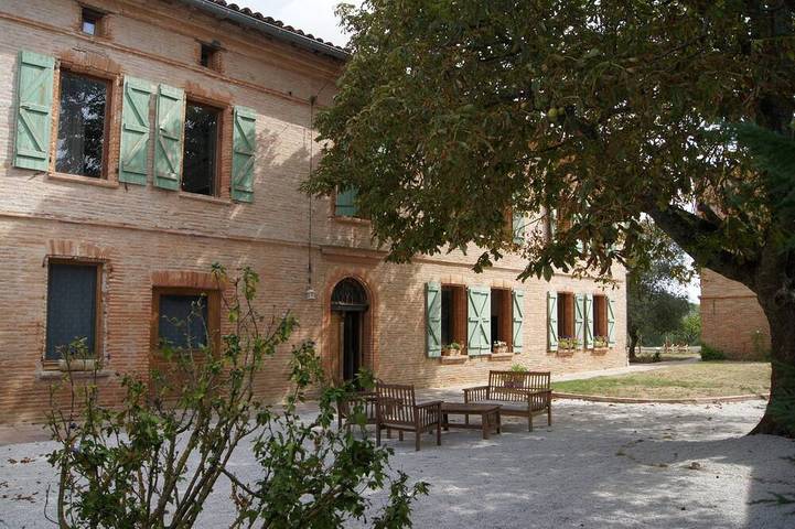 Location de vacances pour 10 personnes, avec jardin à Azas