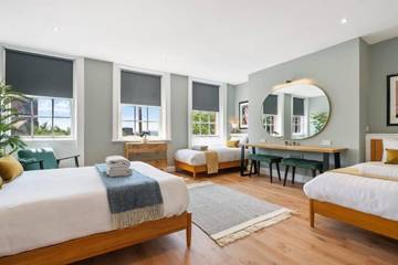 Vacation Rental for 12 Guests in Liverpool, Merseyside, Picture 1