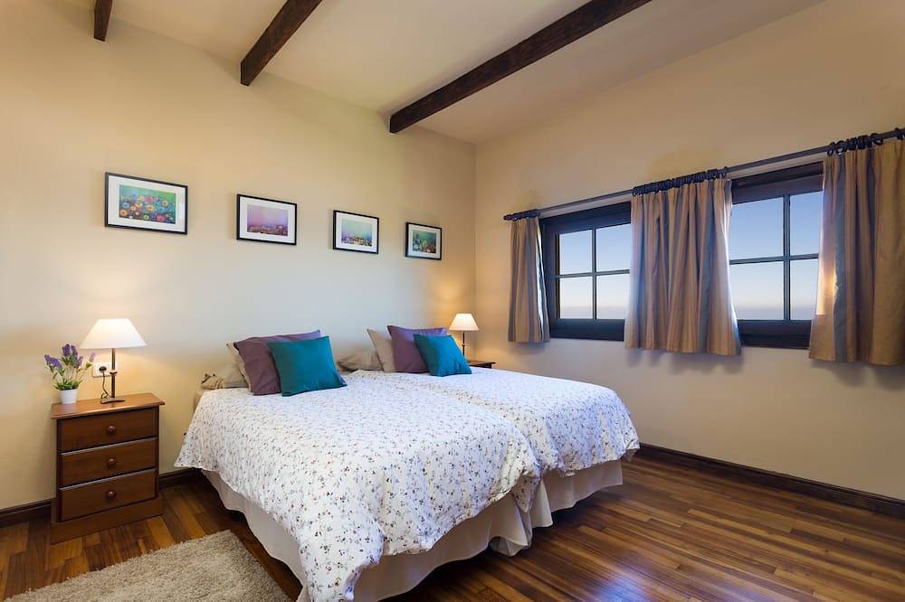 Ganze Wohnung, Secluded, sonnig, gemütlich, ländliche Casita La Brenda mit kostenlosem Wlan und offenem Kamin in Los Realejos, Teneriffa Nord