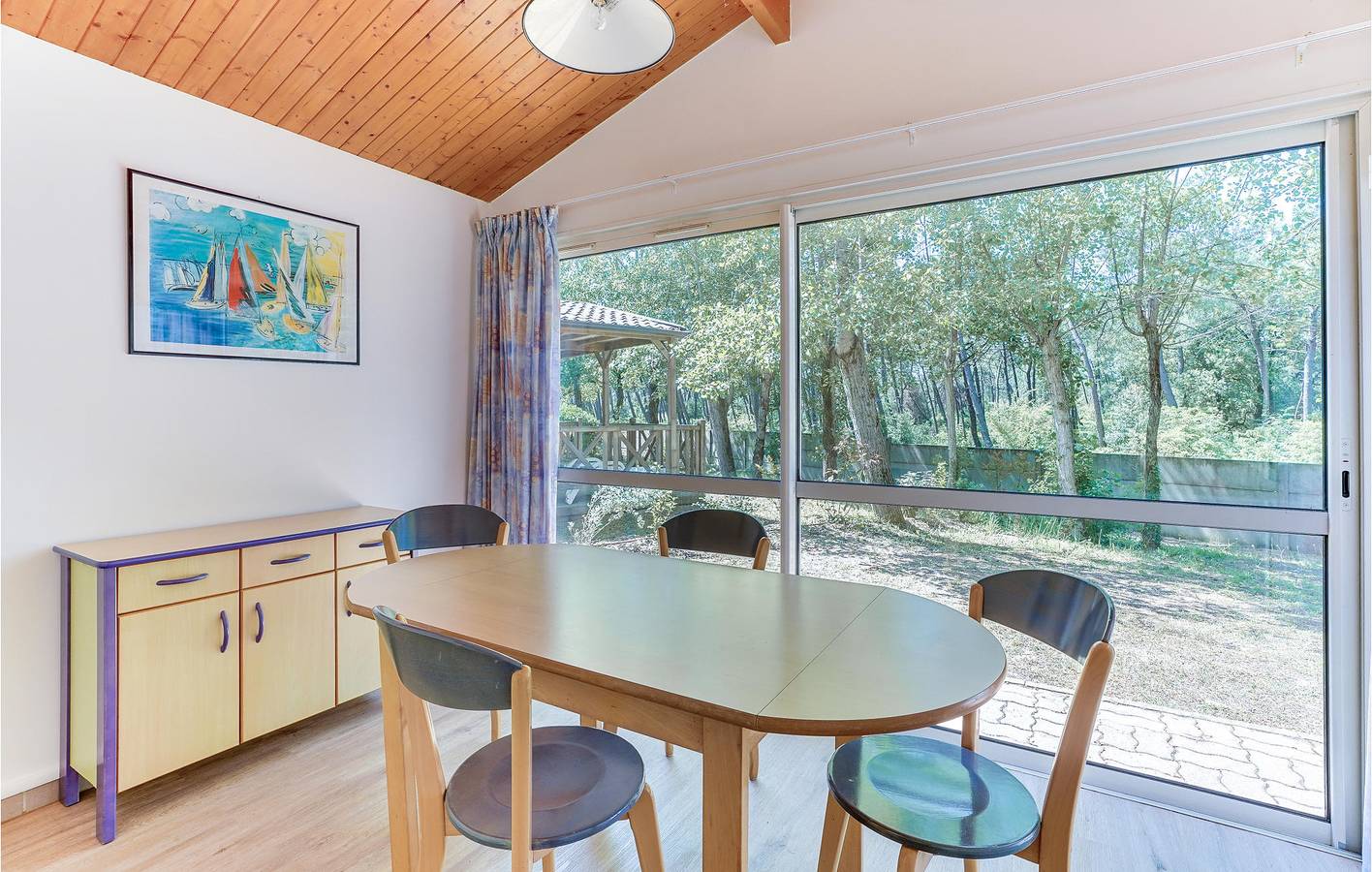 Paradis au bord de la mer : Appartement avec parking, TV, piscine, jardin et Internet (2,5 km de la plage de la Pointe d'Arçay) in L'Aiguillon-la-Presqu'île, Vendée