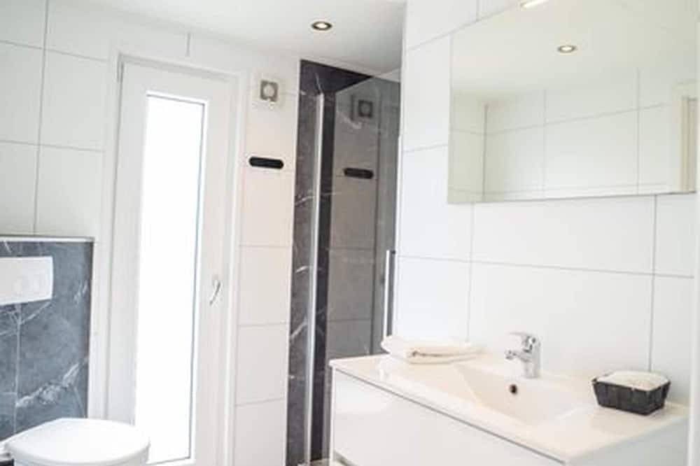 Chalet by Park Pond in the Netherlands in Veldhoven, North Brabant