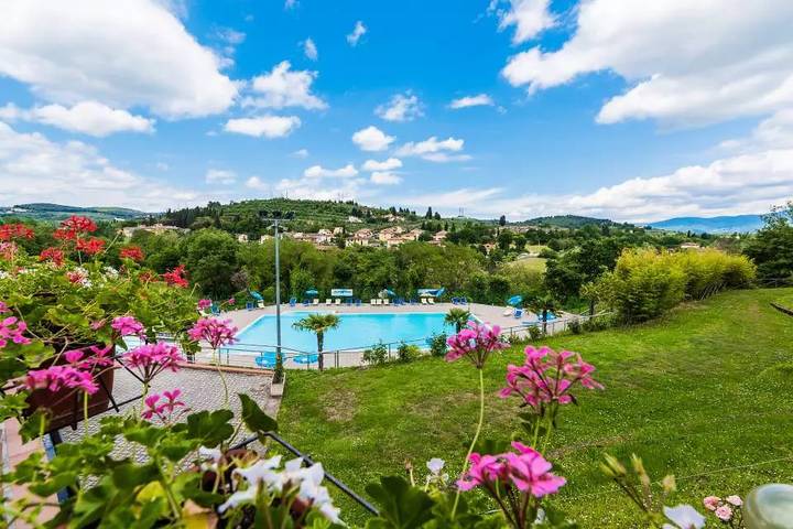 Camping für 6 Personen, mit Ausblick und Pool sowie Terrasse in Chianti