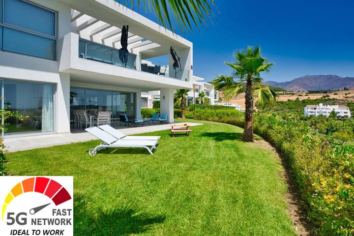 Apartamento para 6 personas, con Balcón y Terraza además de Jardín y Piscina para niños en Casares