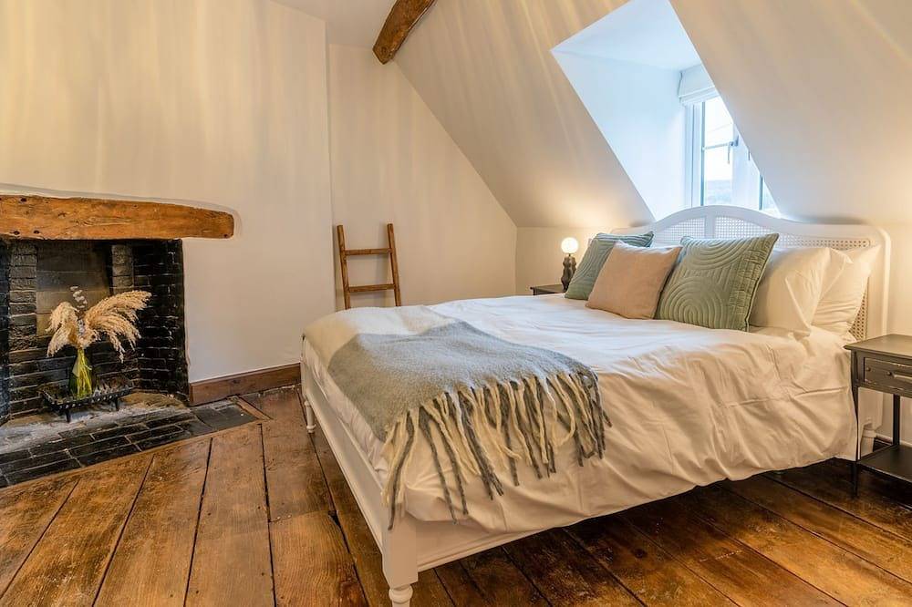 Landers, Cheltenham - sleeps 10 guests  in 5 bedrooms in Great Witcombe, Gloucestershire