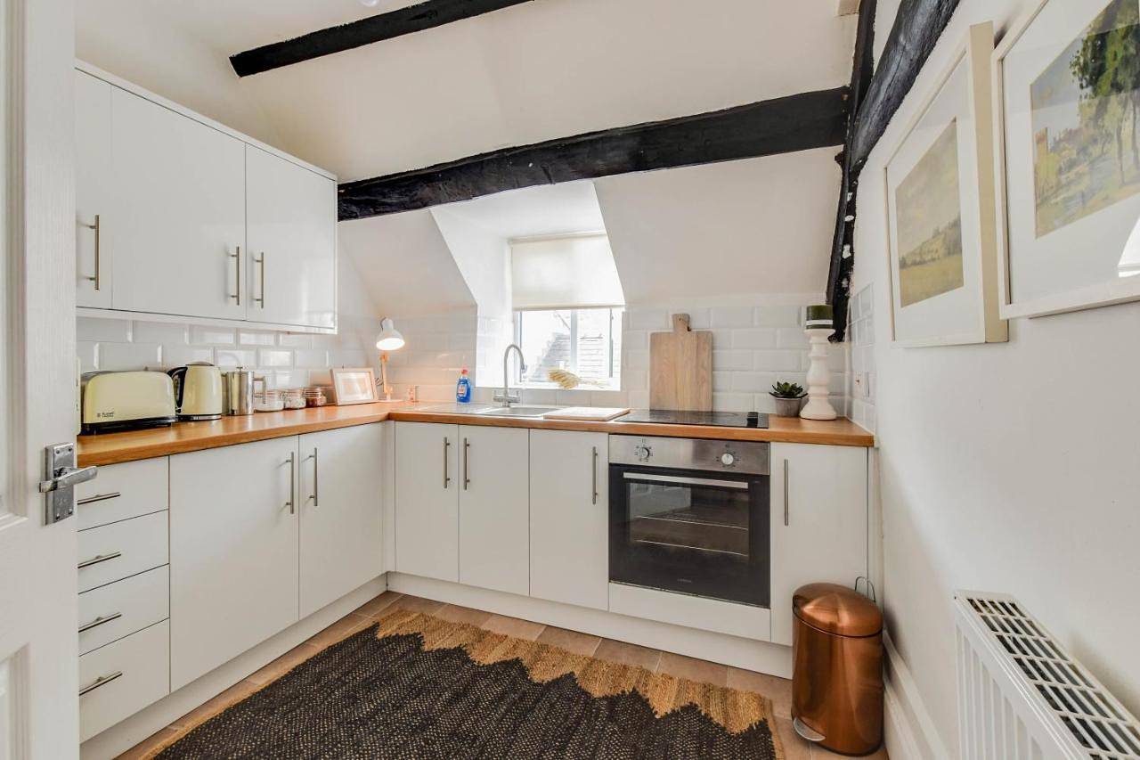 Entire apartment, Two-Bedroom Apartment in South Cerney, Gloucestershire