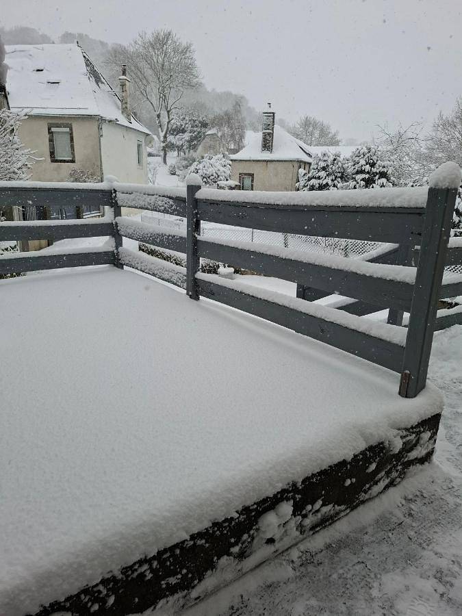 Gîte pour 4 personnes, avec balcon et vue à Égliseneuve-d'Entraigues - 2