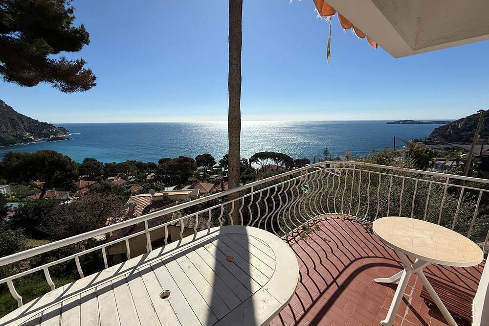 Villa In Eze bord de mer: A Breathtaking Escape Overlooking the Mediterranean in Èze, Nizza und Umgebung