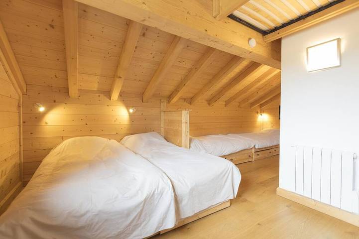 Charmant Chalet tout comfort 16 personnes, terrasse plein sud à 380 m Des Pistes in Montgenèvre, Région de Briançon