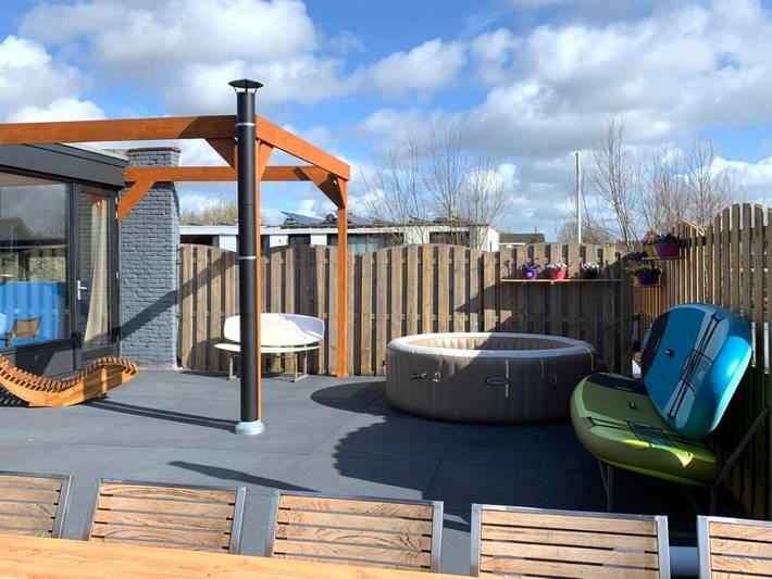 Ganze Wohnung, Wohnung in Kaag mit Dachterrasse und Whirlpool in Kaag, Groene Hart