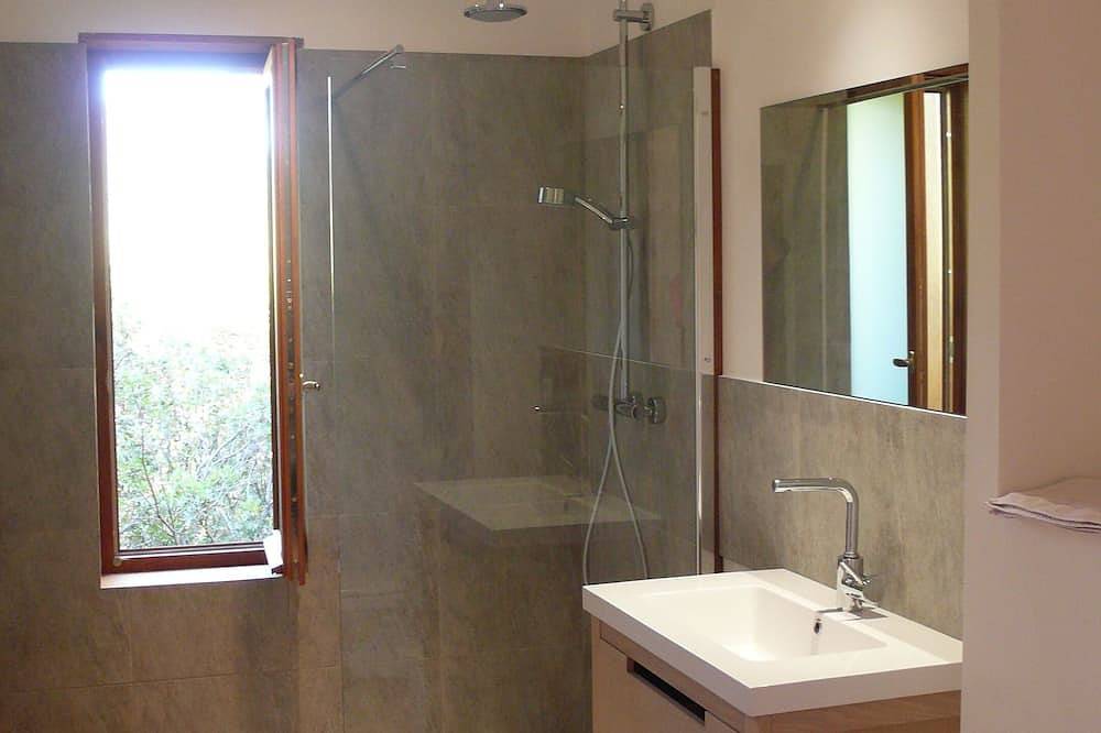 New eco-certified house near the beach in Galéria, Parc naturel régional de Corse