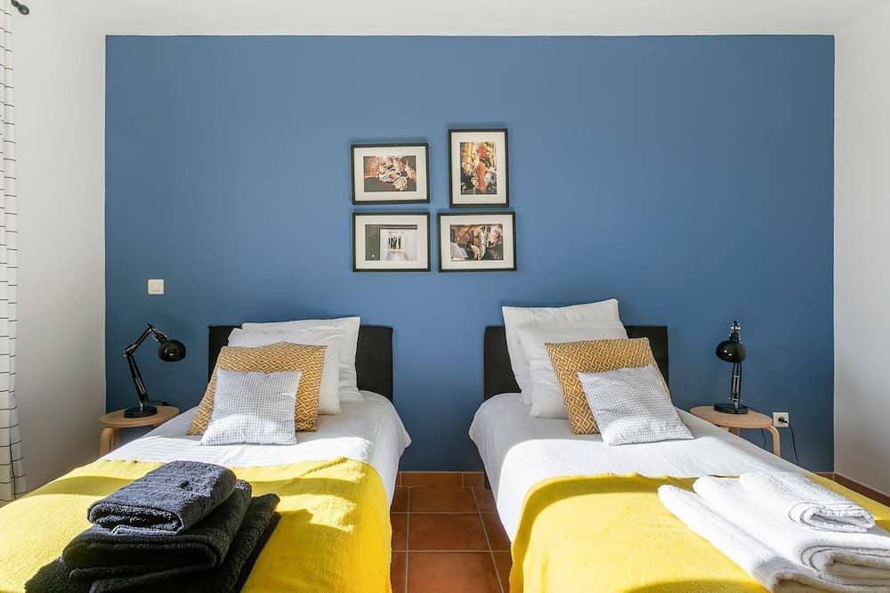 Superb Family Villa, Heated swimming pool, air conditioning in Roussillon, Parc naturel régional du Luberon