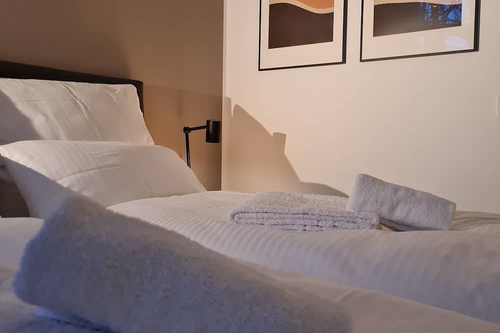 Penthouse in Waterfront Villa Including Wifi Parking Balcony Netflix in Wildau, Dahme-Seengebiet