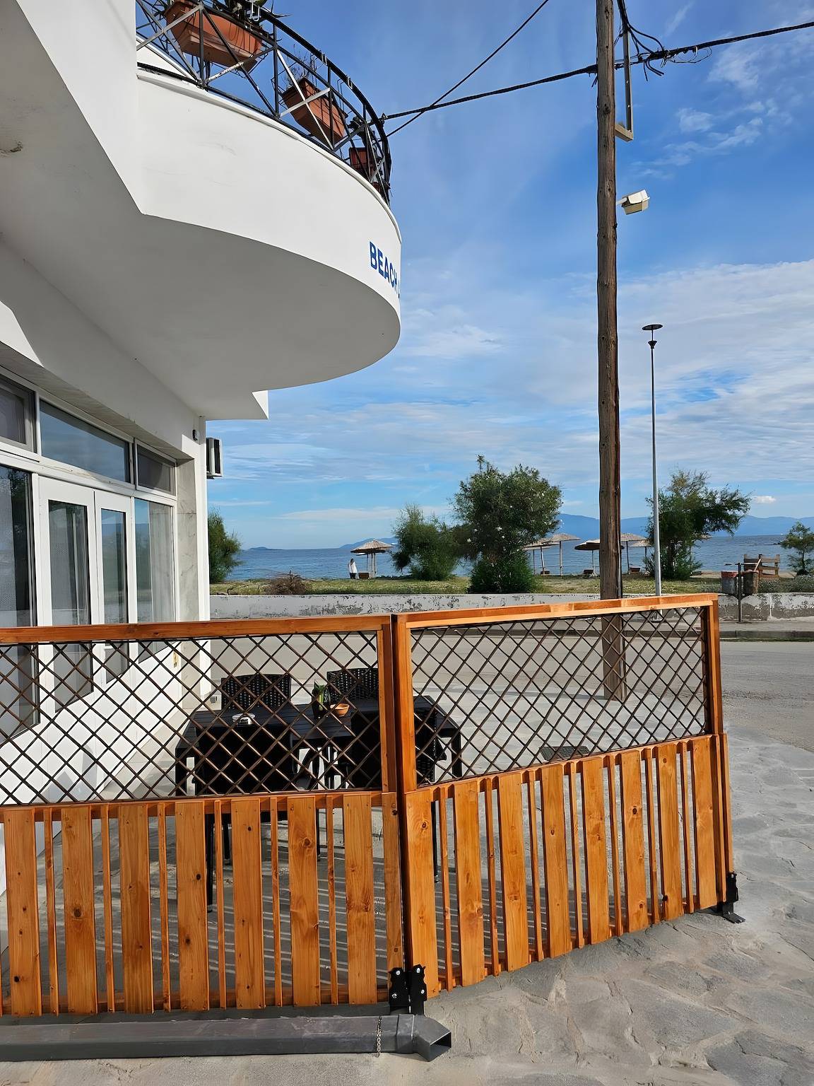 Ganze Wohnung, Apartment „Beach A“ mit Meerblick, Wlan und Klimaanlage in Nea Karvali, Kavala Region