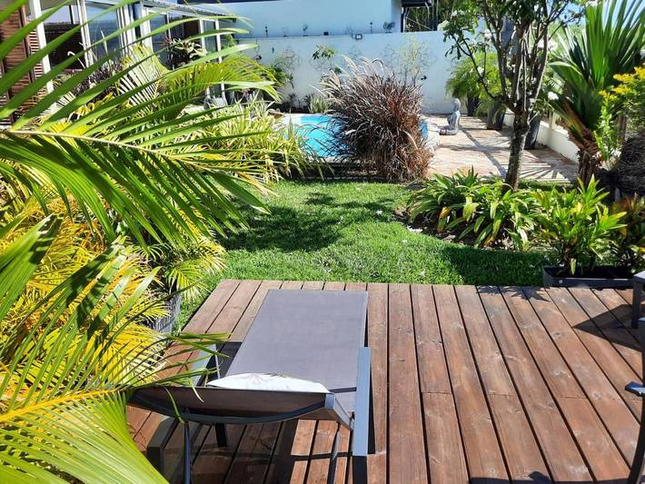 Gîte pour 4 personnes, avec jardin ainsi que piscine et vue à Sainte-Suzanne