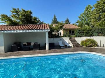 Cottage pour 5 personnes, avec vue ainsi que piscine et jardin dans Pizancon