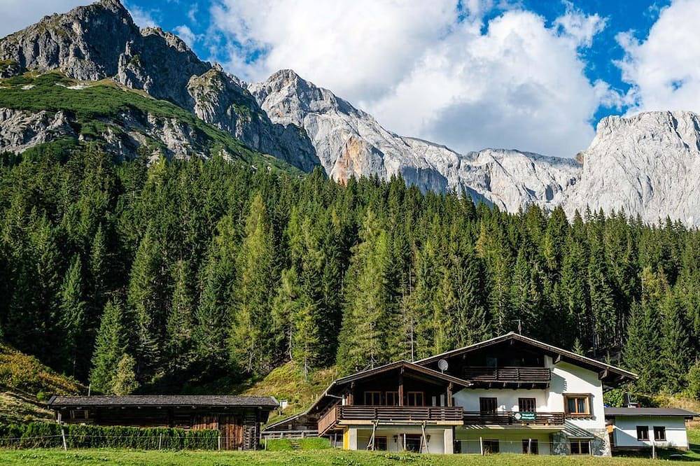 Doppelzimmer, Dusche, Wc, Balkon Voor - Ferienhaus Mittereggalm in Mühlbach am Hochkönig, Ski Amadé