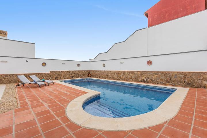 Casa Jade – Geräumiges Haus mit Pool und Grill in Fuente de Piedra in Málaga Provinz