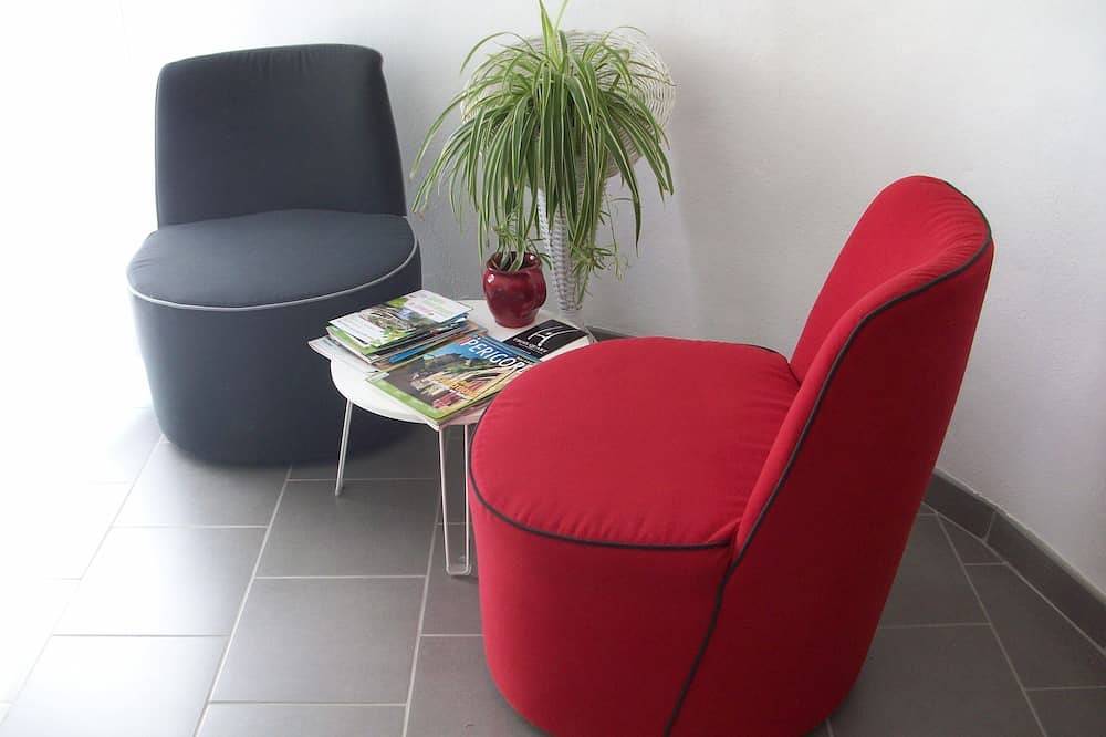 Chambre d'hôtes Les Lavandes dispo seulement 3 nuits  consecutives in Beaumont-du-Périgord, Périgord Pourpre