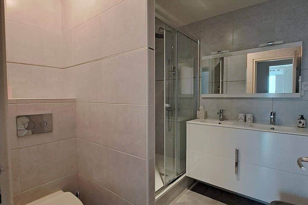 Ganze Wohnung, T3 Standing 10' from Tours | Balcony | Home Cinema | Free Parking in Tours, Tours und Umgebung