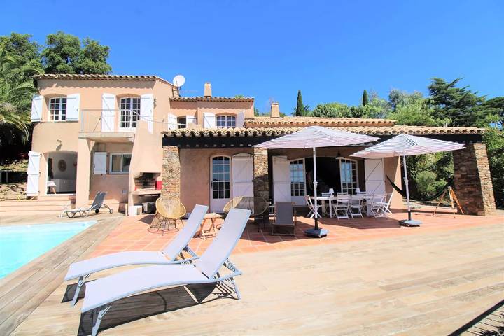 Villa pour 8 personnes, avec terrasse ainsi que vue et piscine à Grimaud - 2