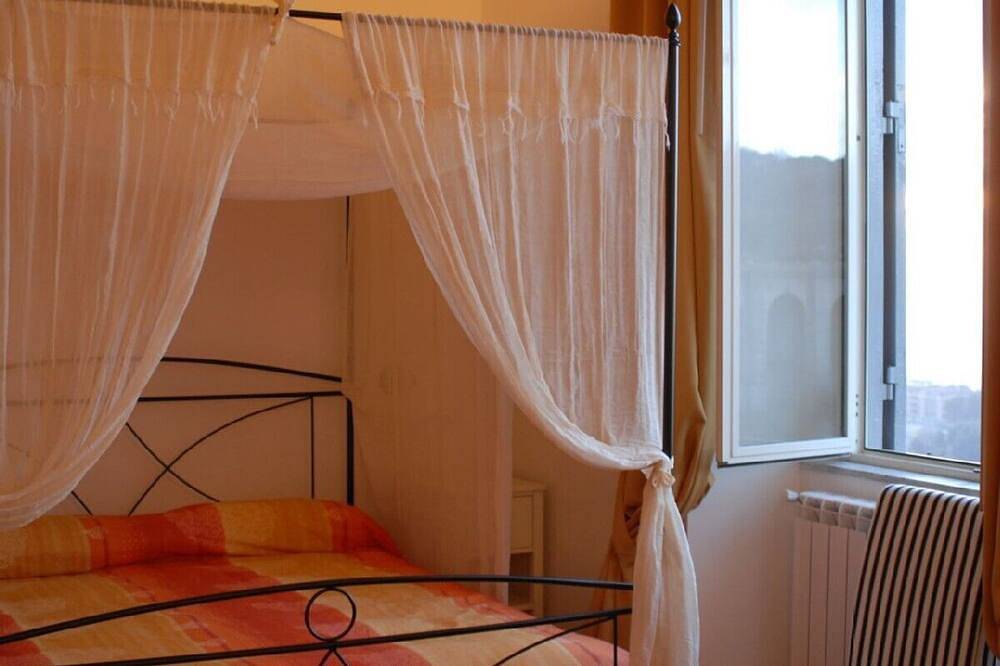 Apartamento entero, Ático en el centro de Ariccia, cerca de Roma, con una terraza panorámica in Ariccia, Castelli Romani