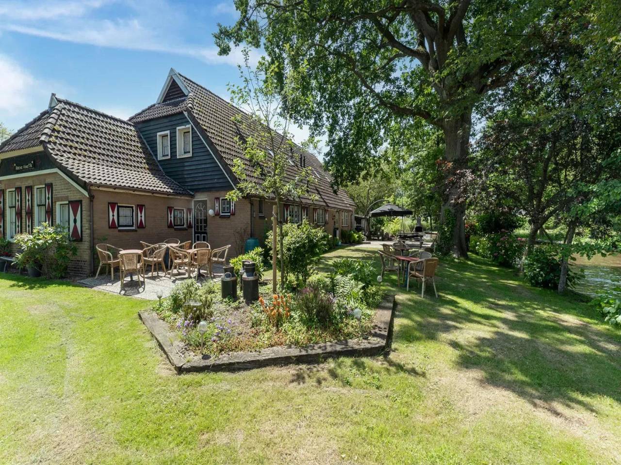 Groepsboerderij aan het water in Giethoorn in Giethoorn, Nationaal Park Weerribben-Wieden
