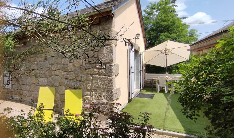 Gîte pour 6 personnes, avec terrasse et jardin à Saint-Denis-en-Margeride